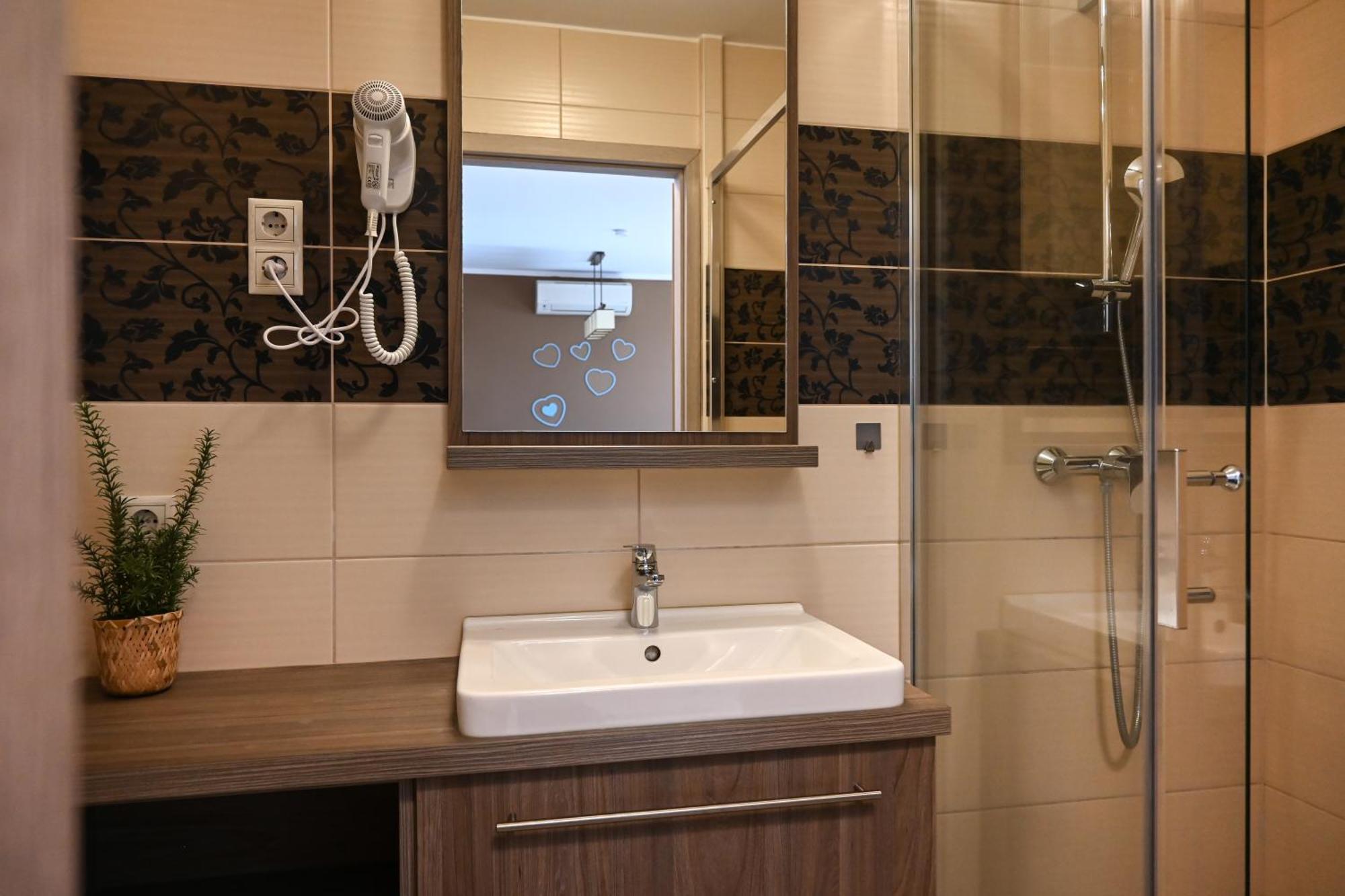 Zafir Apartman Sárvár Екстериор снимка