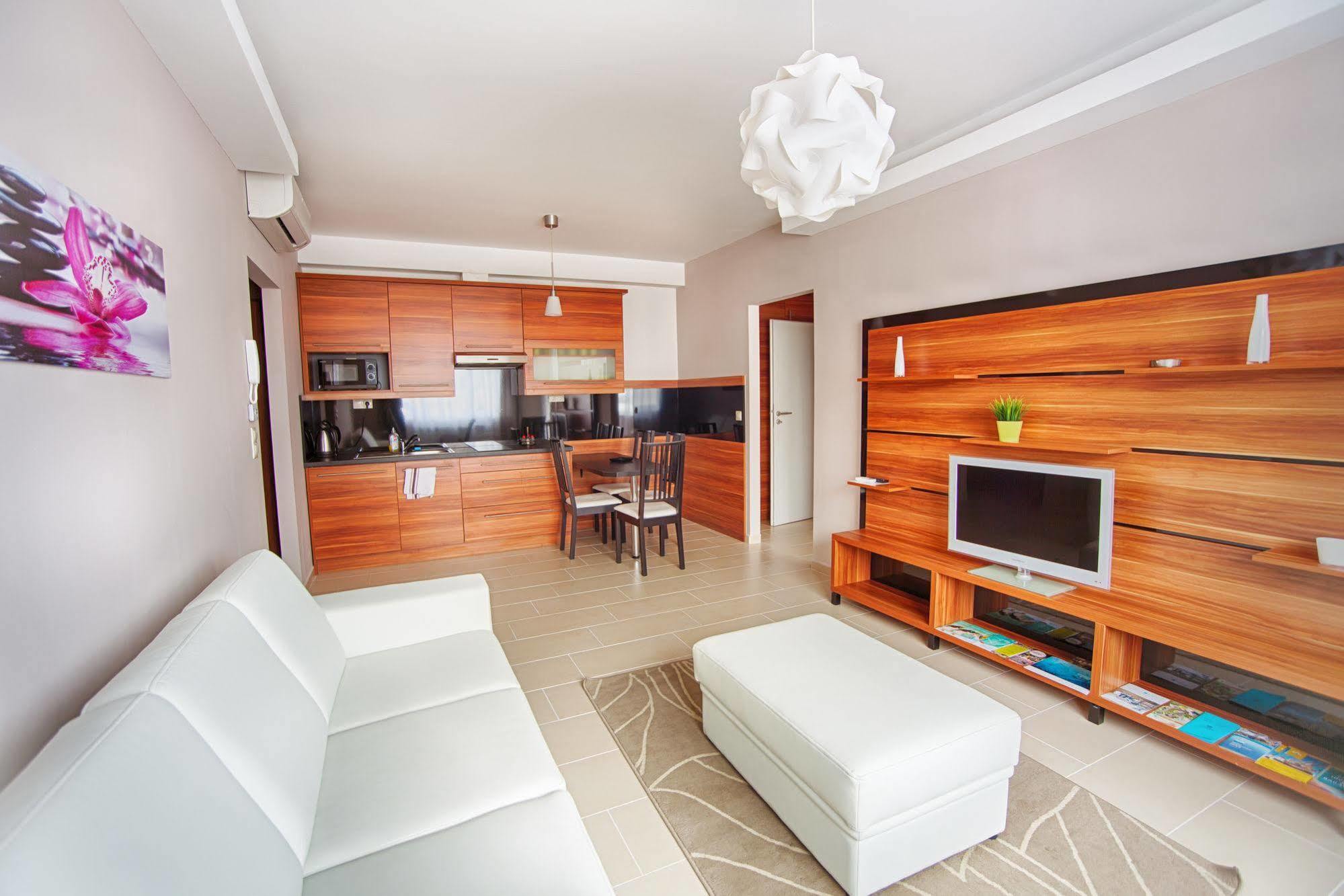 Zafir Apartman Sárvár Екстериор снимка